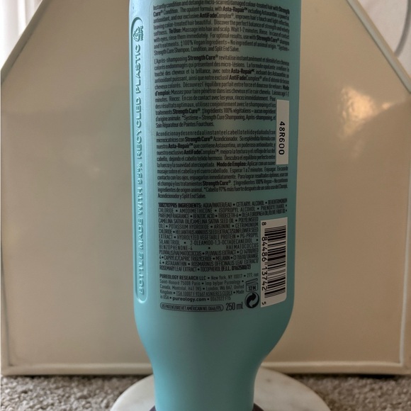 Pureology Strength Cure Conditioner - 8.5 fl oz/250 mL - Picture 3 of 6